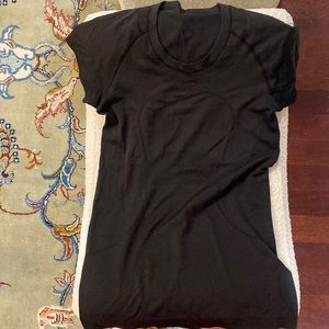 Black lulu lemon shirt